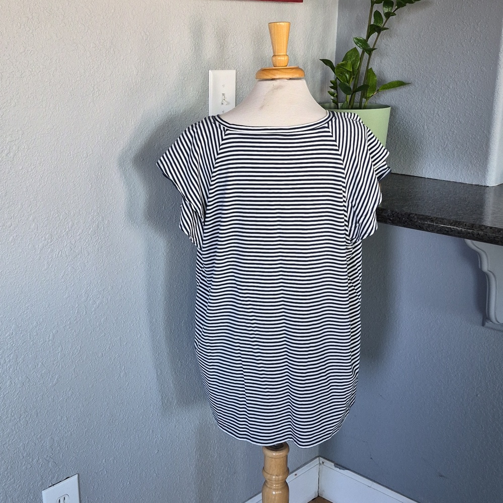 LC Lauren Conrad Plus Size 2X Black & White Striped V-Neck Women’s Top - Picture 3 of 5